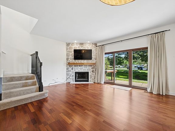 5th image of 1239 Tennyson Ln