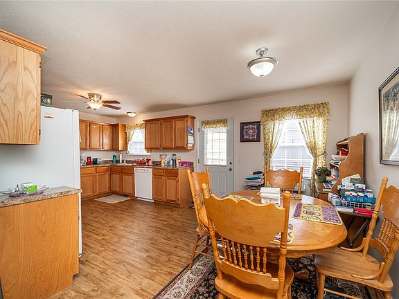 4th image of 410 Paradise Heights Dr