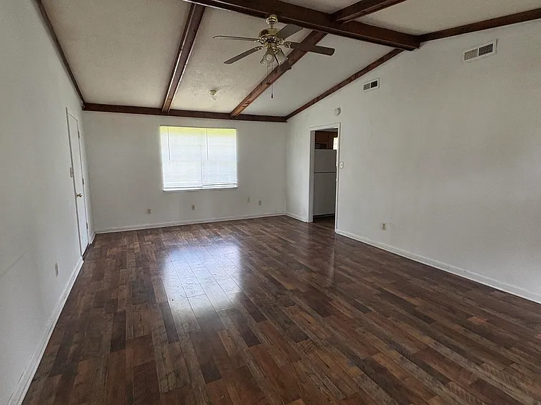 21045 Myrtlewood Dr — Photo 2