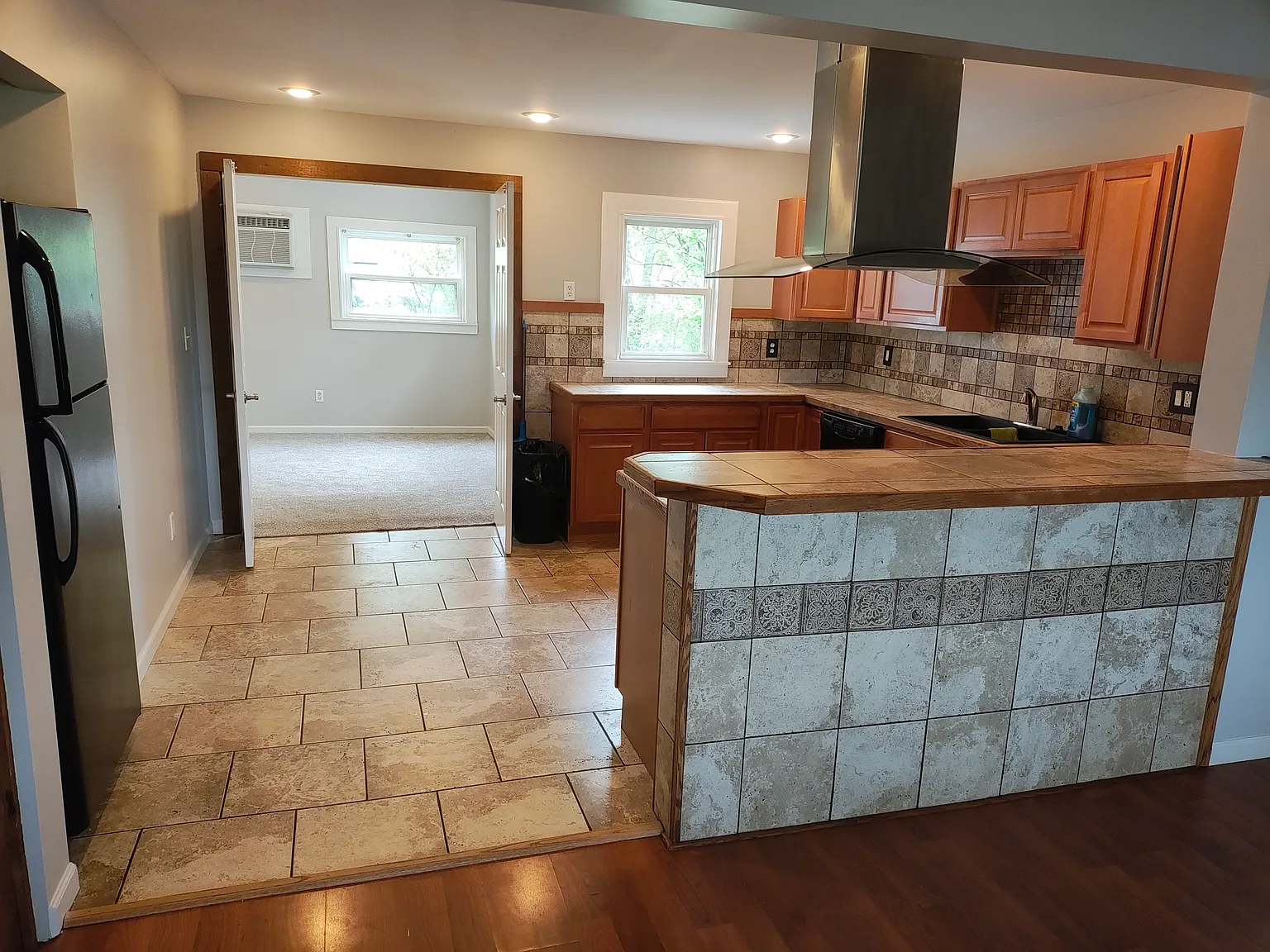 3 bed, 1288 sqft, $1,700 — Photo 2