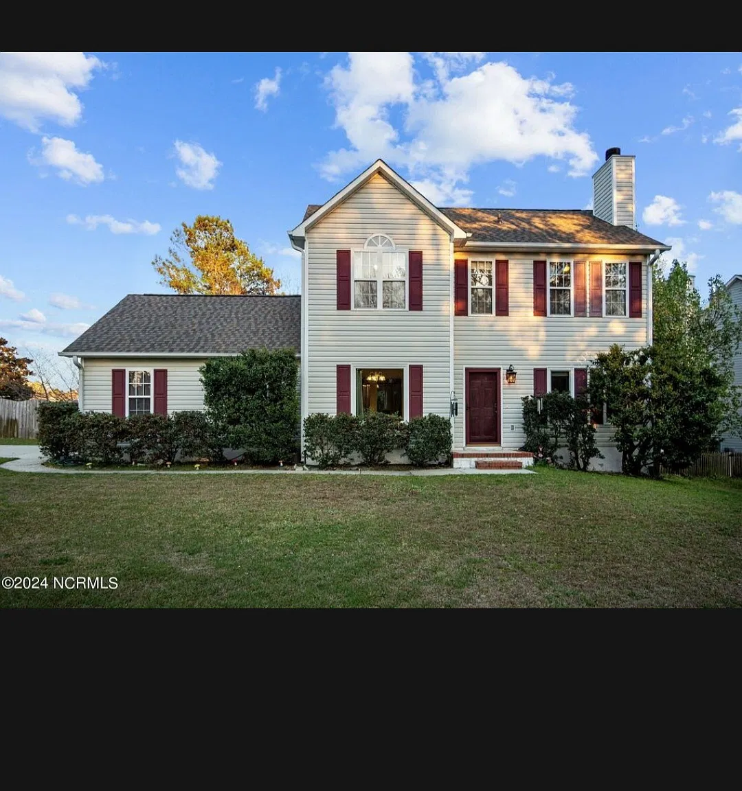 3 bed, 2.5 bath, 1587 sqft, $2,100 — Photo 1