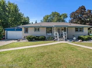 210 Circle Dr, Flushing, MI 48433