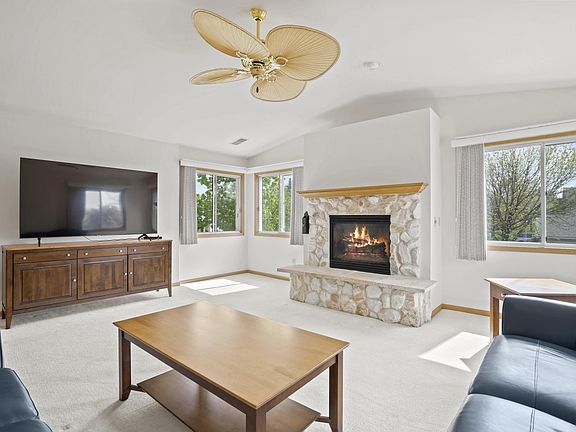 3rd image of 1155 N Sunnyslope Dr Unit 201