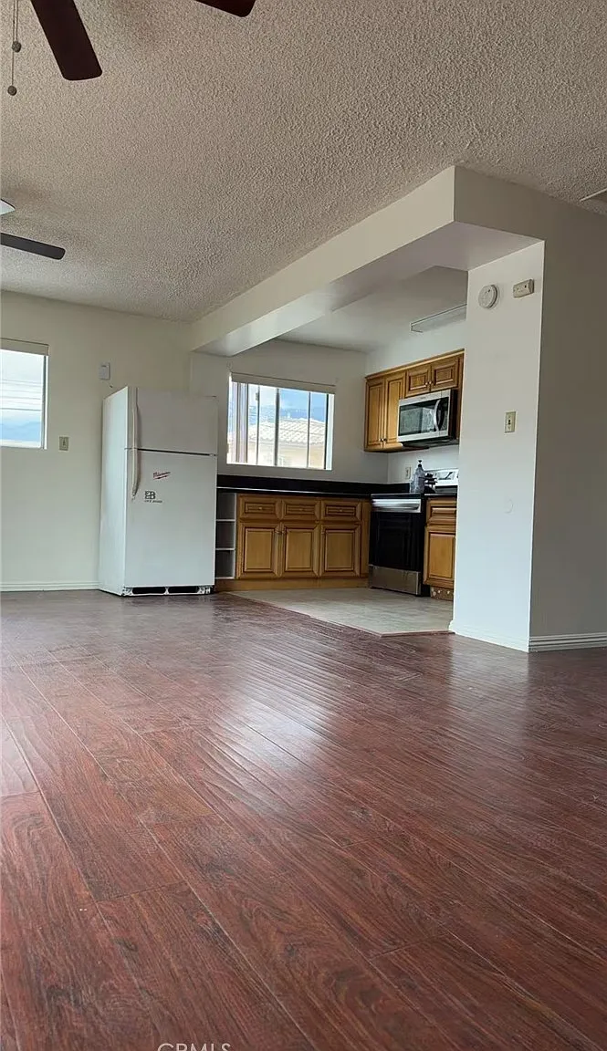 2 bed, 800 sqft, $2,500 — Photo 3