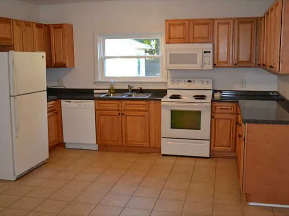 42 5th St, East Greenwich, RI 02818