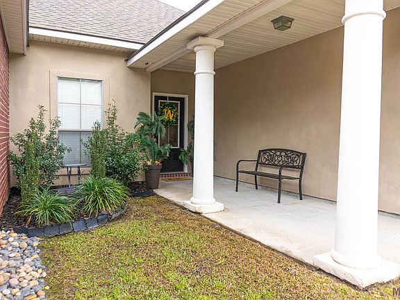 3rd image of 26101 Glenbrook Dr