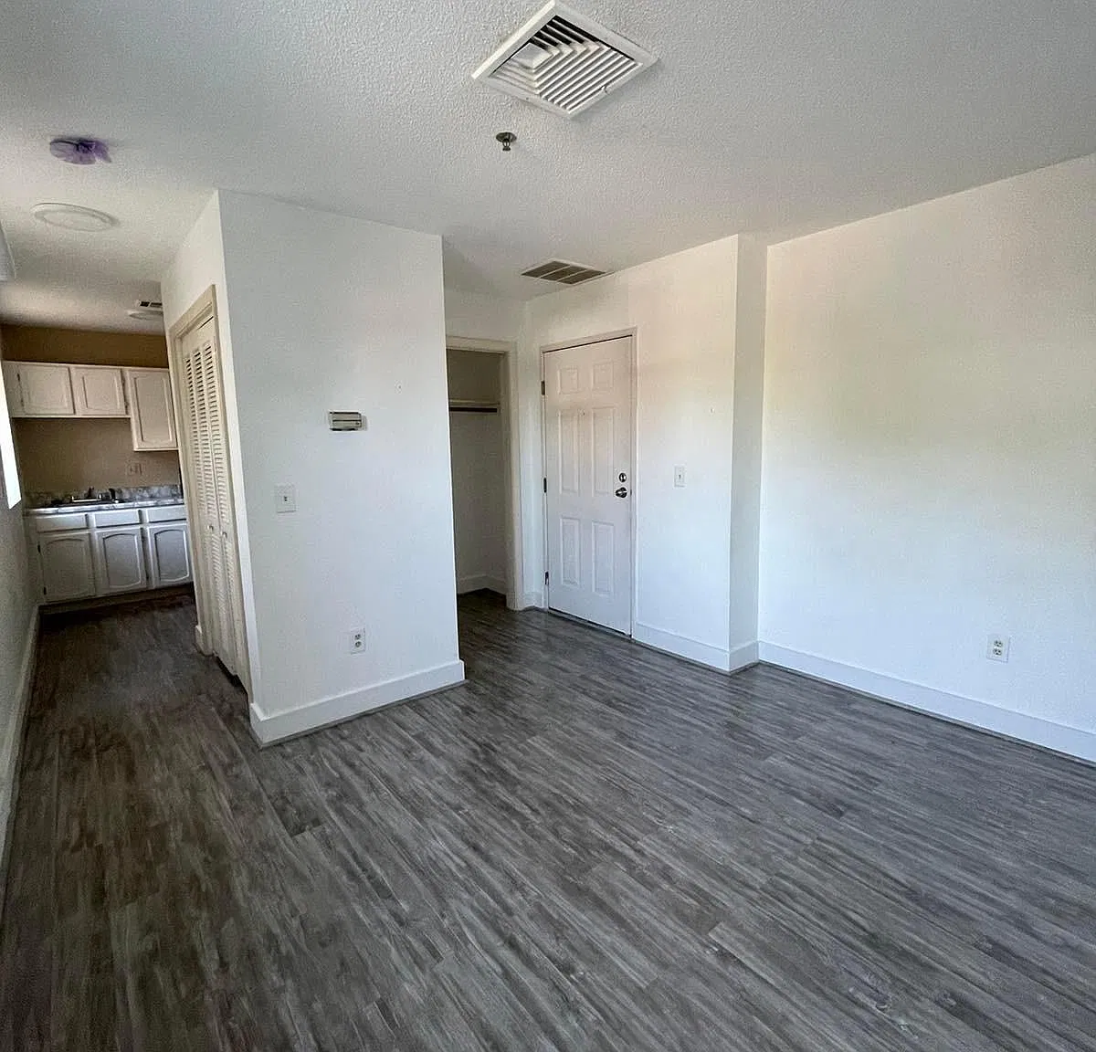 40 S Cherry Street — Photo 4