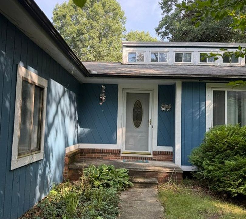 1st image of 3255 McCluskey Dr
