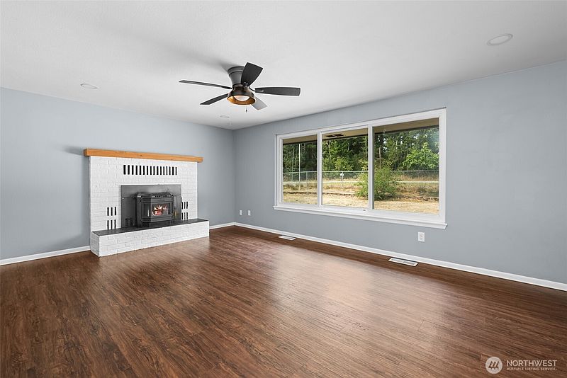 5th image of 216 E Sleeper Road