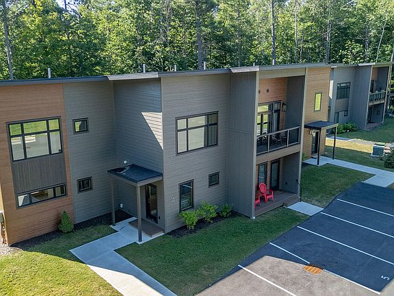 3rd image of 28 Bowman Ln Unit 4