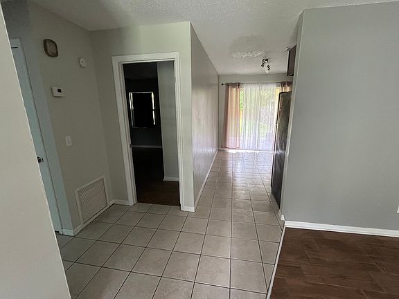 3rd image of 1504 S Boundary St