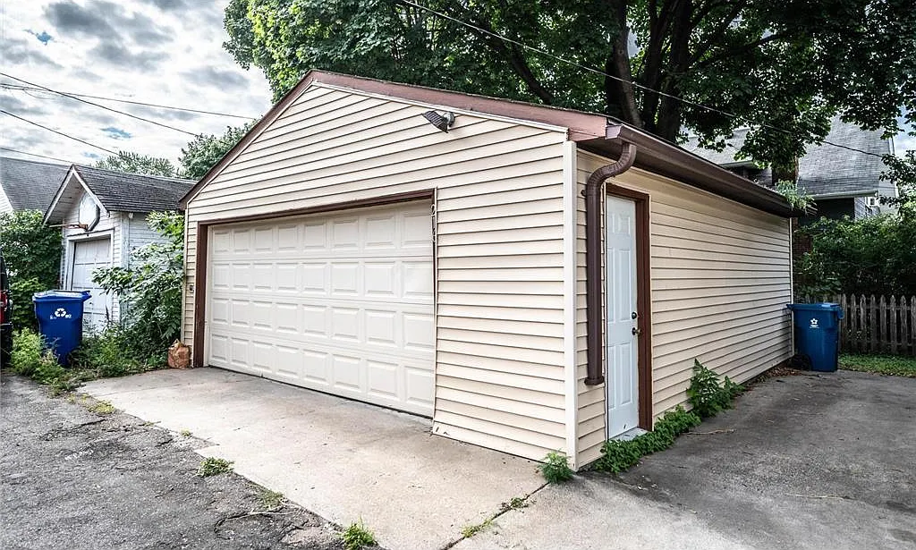 5 bed, 2413 sqft, $3,125 — Photo 3