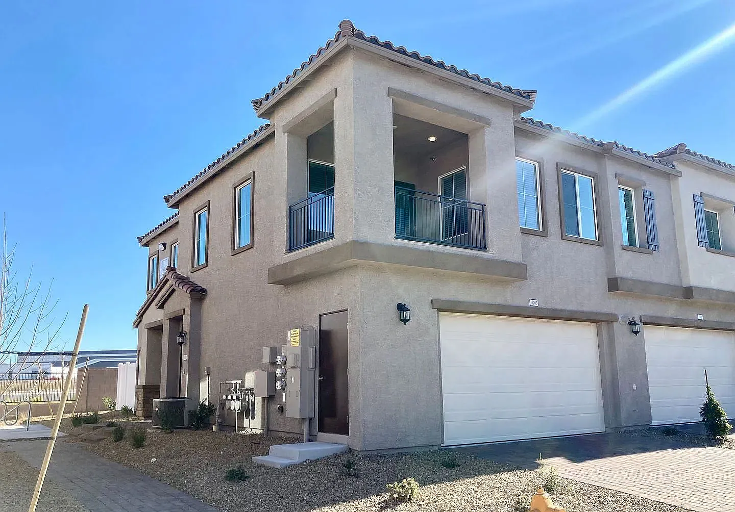 2 bed, 2.5 bath, 1448 sqft, $1,950 — Photo 1