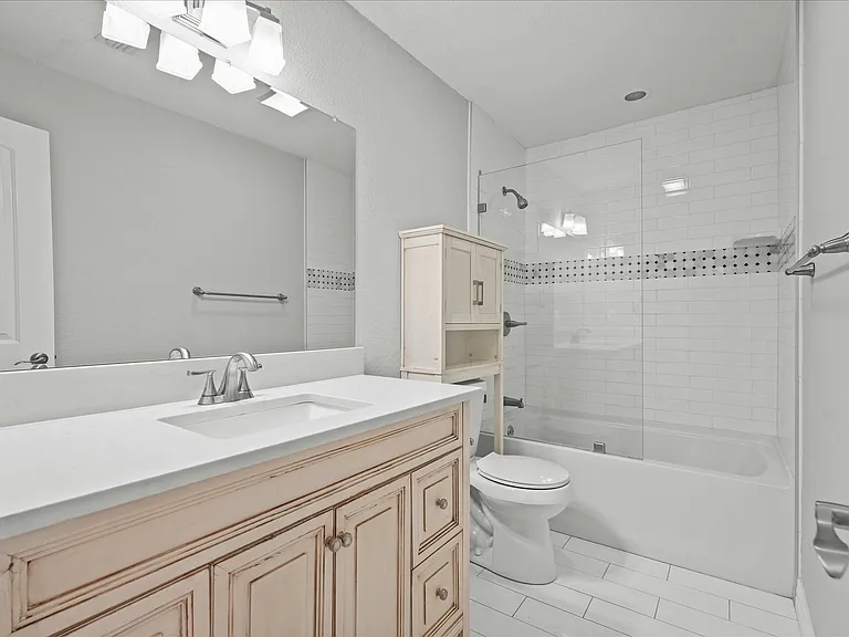 11 Austin Cors — Photo 12