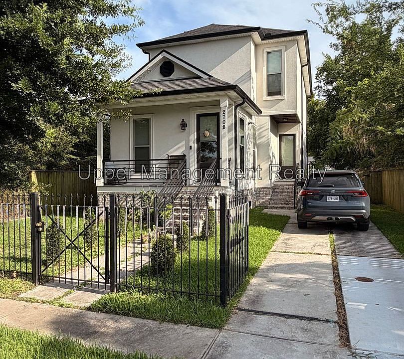 1st image of 2708 Burns St