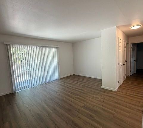 3rd image of 1073 Moss Rd #7