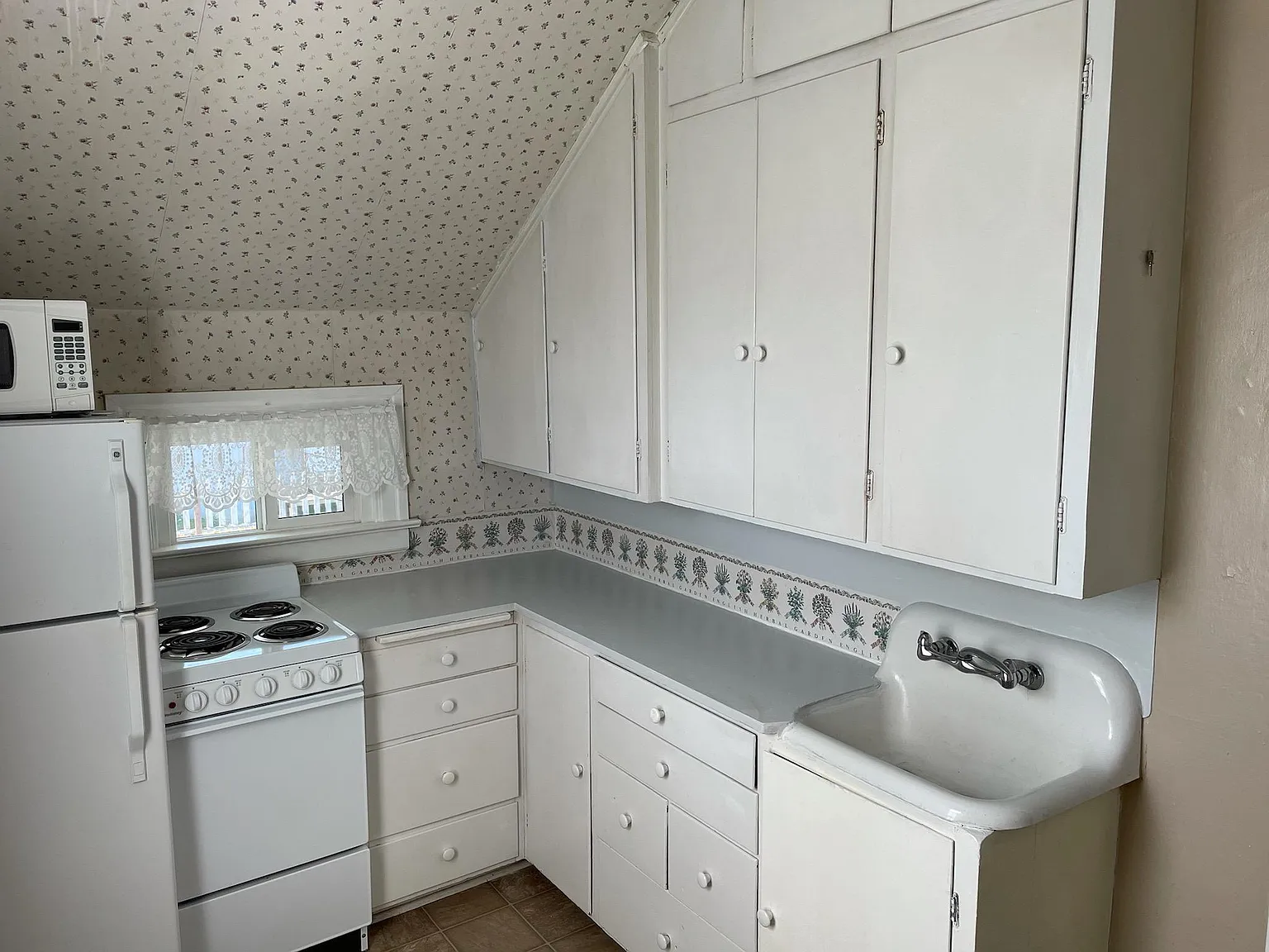 Studio, $1,250 — Photo 4