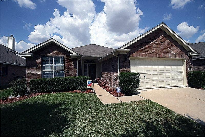 Immaculate Emerson single story! Owners pride shows in this 4/2/2 in lovely Eagles Ranch West, Sec 3
