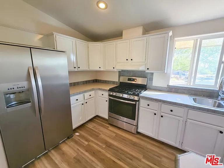 25120 Charina Ln — Photo 2