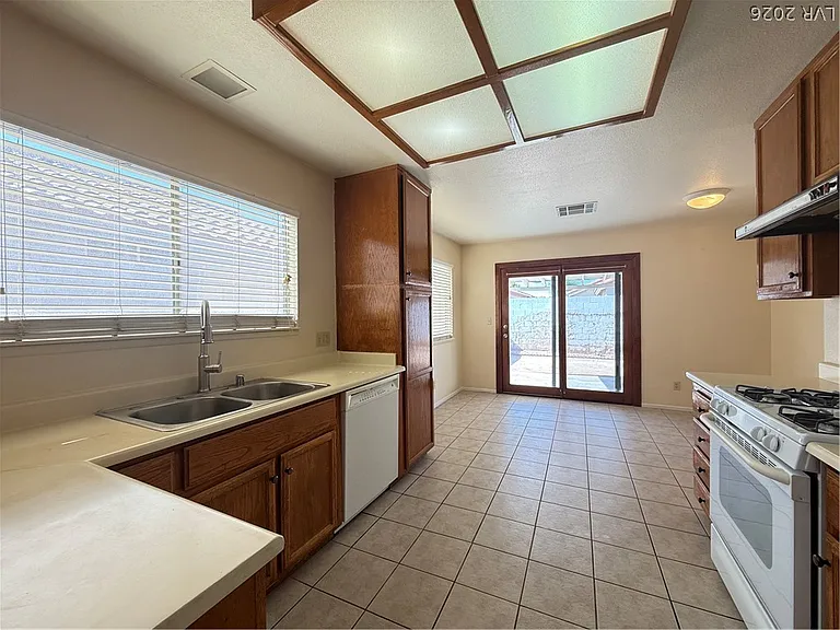 7756 Cobden Ct — Photo 4