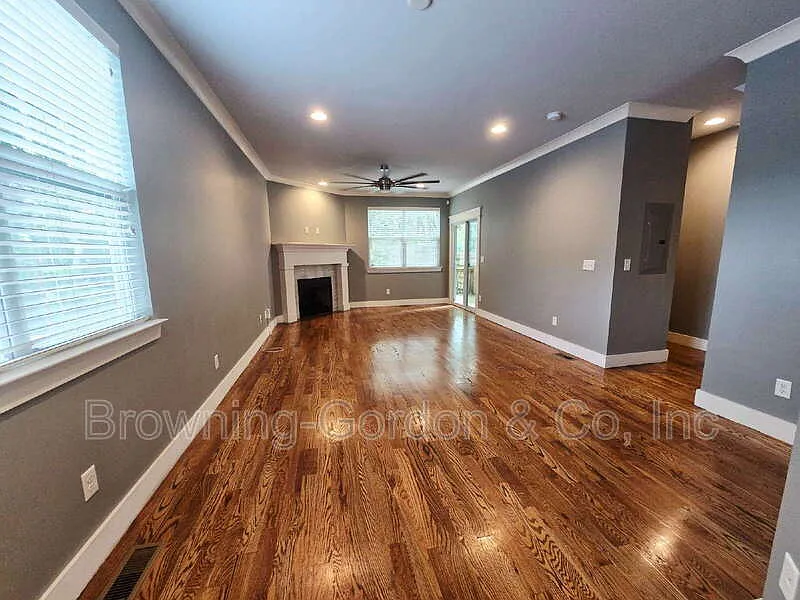 3 bed, 2.5 bath, 1520 sqft, $2,100 — Photo 3