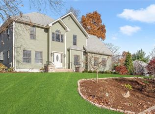 20 Kendall Dr, Lincoln, RI 02865