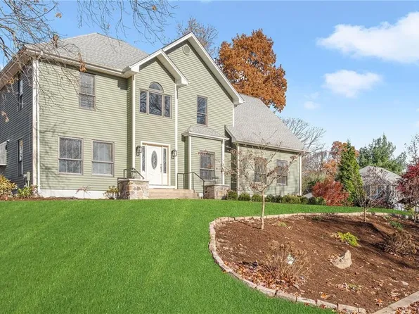 20 Kendall Dr, Lincoln, RI 02865