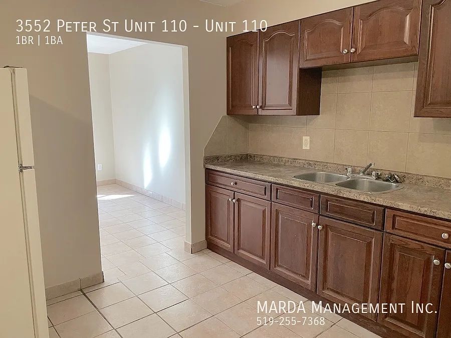 Spacious 1 Bed/1 Bath Main Floor Unit! West Windsor Inclusive! — Photo 2