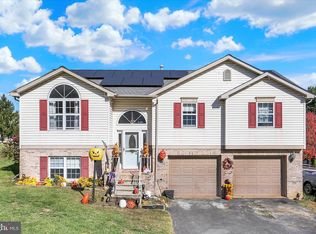 201 Overview Cir W, Red Lion, PA 17356