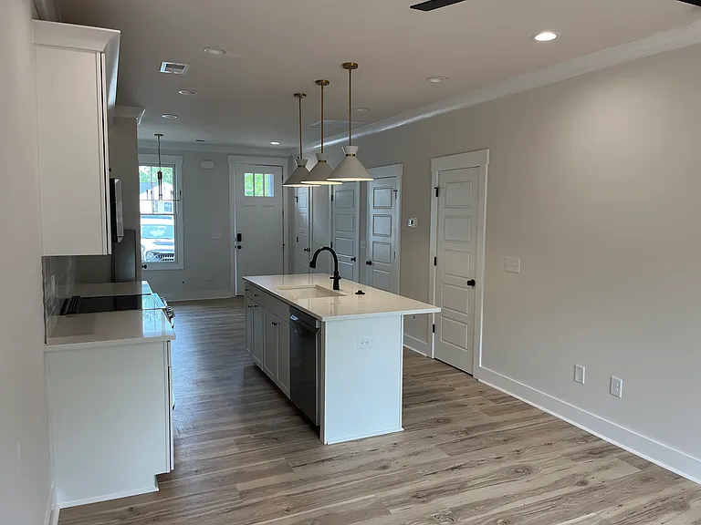 9 Hawthorne Ln #201 — Photo 3