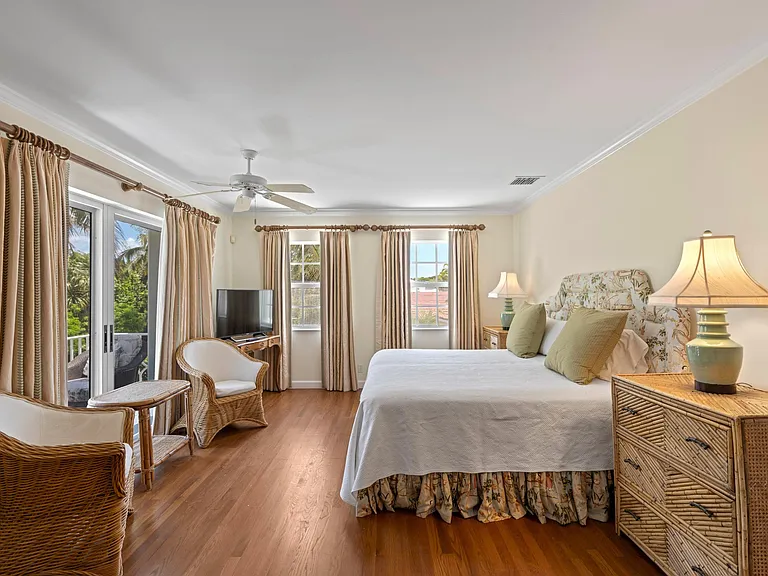 1554 N Ocean Way — Photo 13