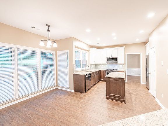 5th image of 305 Wyehwood Ct