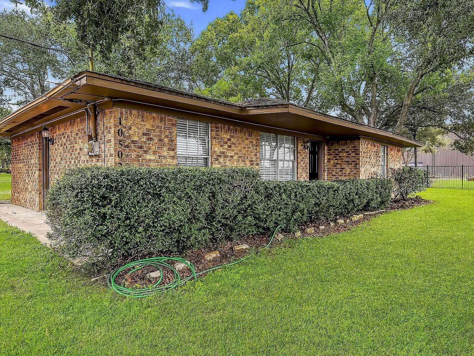 2 bed, 1.0 bath, 1024 sqft, $1,600 — Photo 4