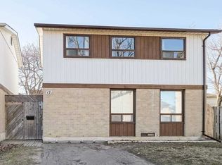 12 Hoskins Sq, Brampton, ON L6S 2N6