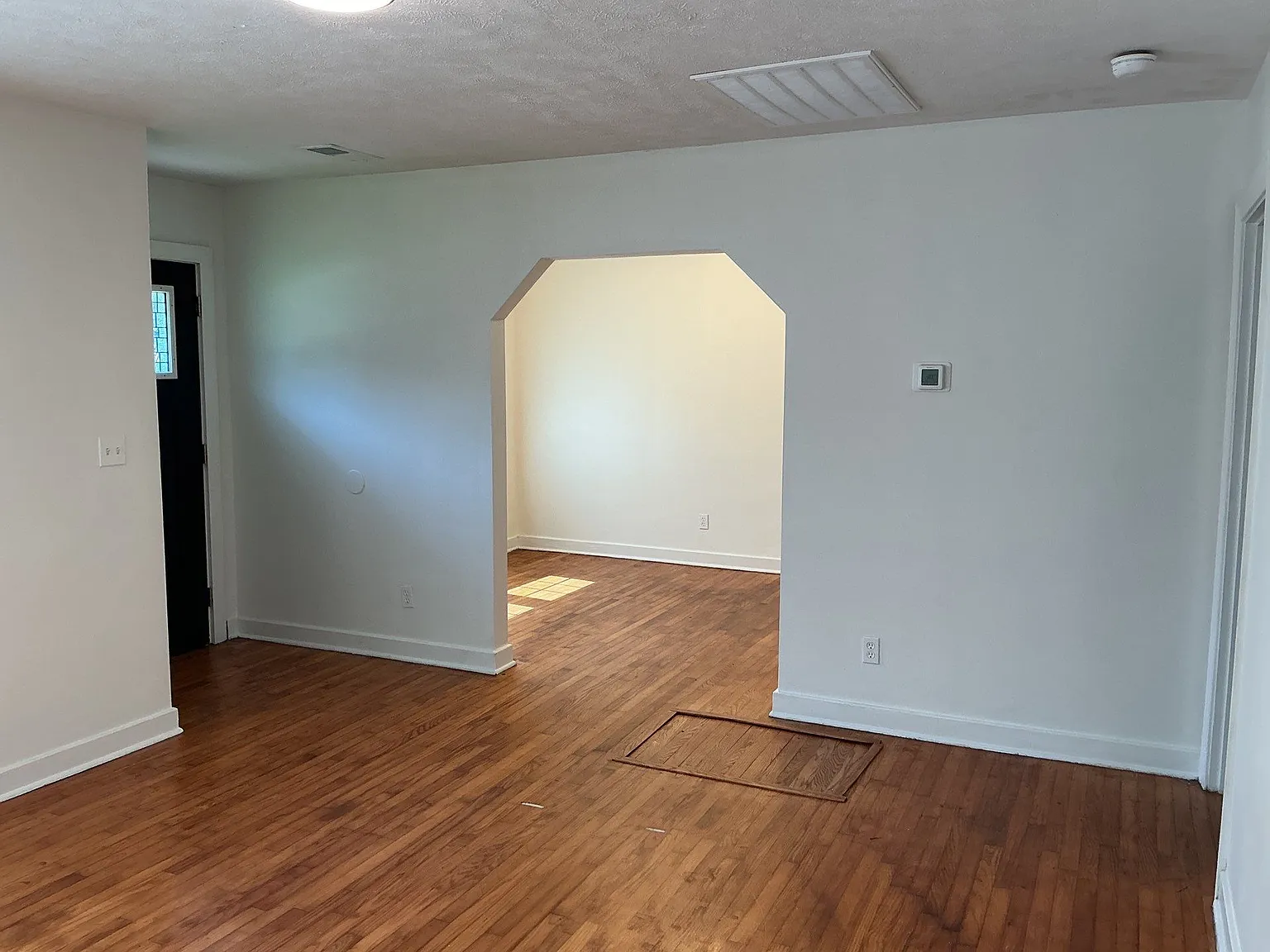 2 bed, 1019 sqft, $1,350 — Photo 4