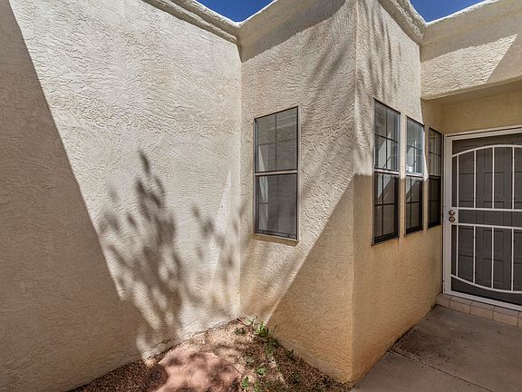 5th image of 2908 Candelita Ct NE