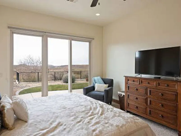 E Coral Ridge Dr — Photo 11