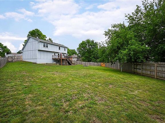 4th image of 526 NE Summit Dr
