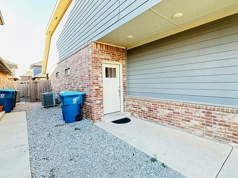 2116 Camino Del Plaza Ln — Photo 3