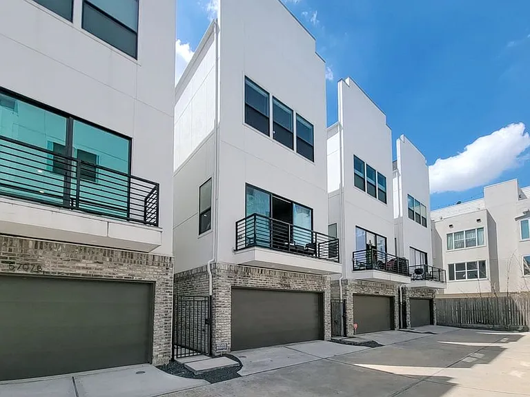 5709 Larkin St #A — Photo 2