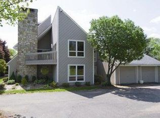 350 Raynor Ln, Pittsburgh, PA 15238