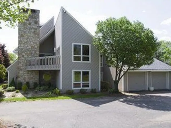 350 Raynor Ln, Pittsburgh, PA 15238