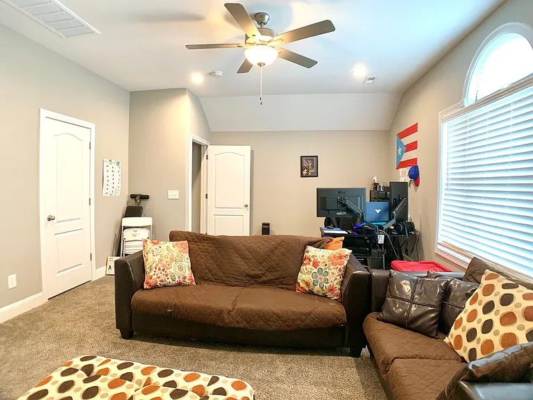 1376 Apple Blossom Rd — Photo 17
