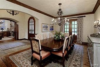5th image of 15 Huntleigh Woods