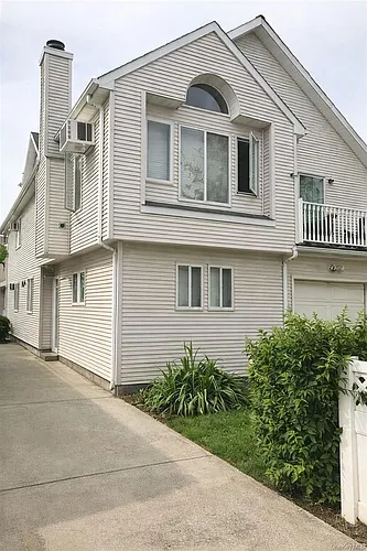 338 E Fulton St Photo 1
