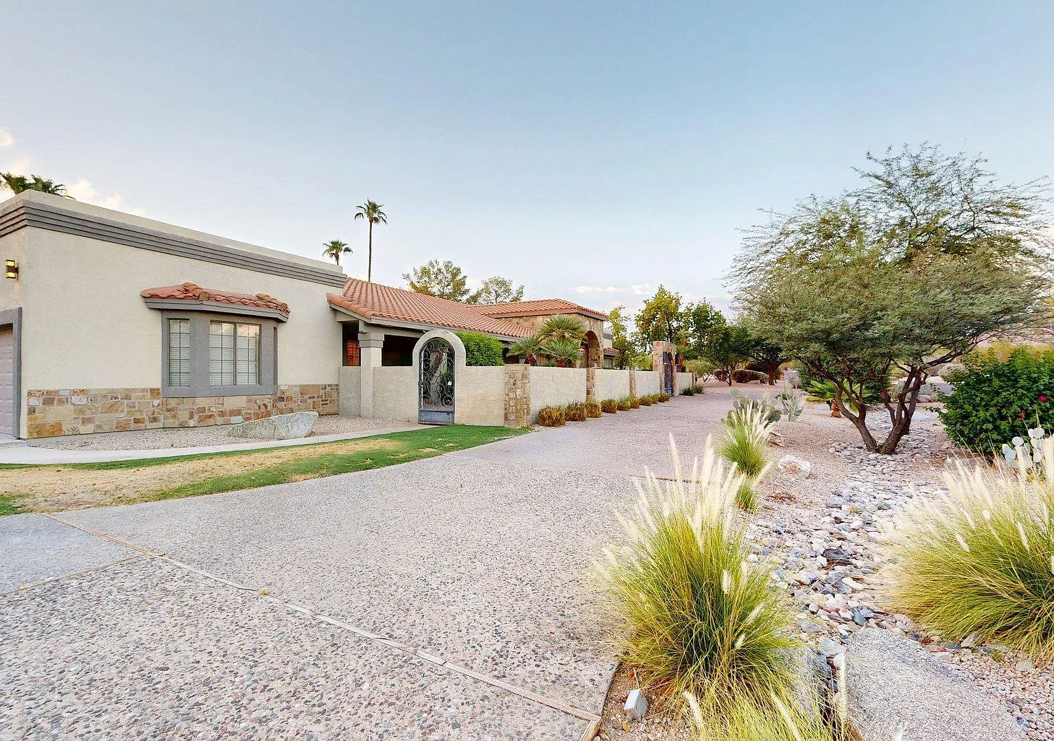 7 bed, 5.5 bath, 4918 sqft, $11,995 — Photo 1