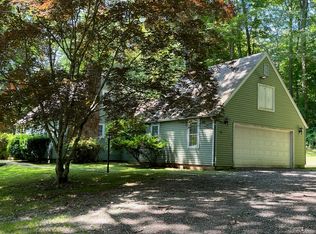 87 McVeagh Rd, Westbrook, CT 06498