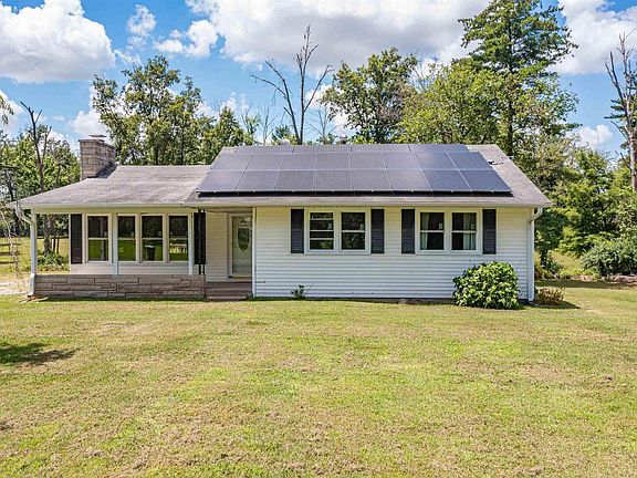 3rd image of 1471 Woods Ln