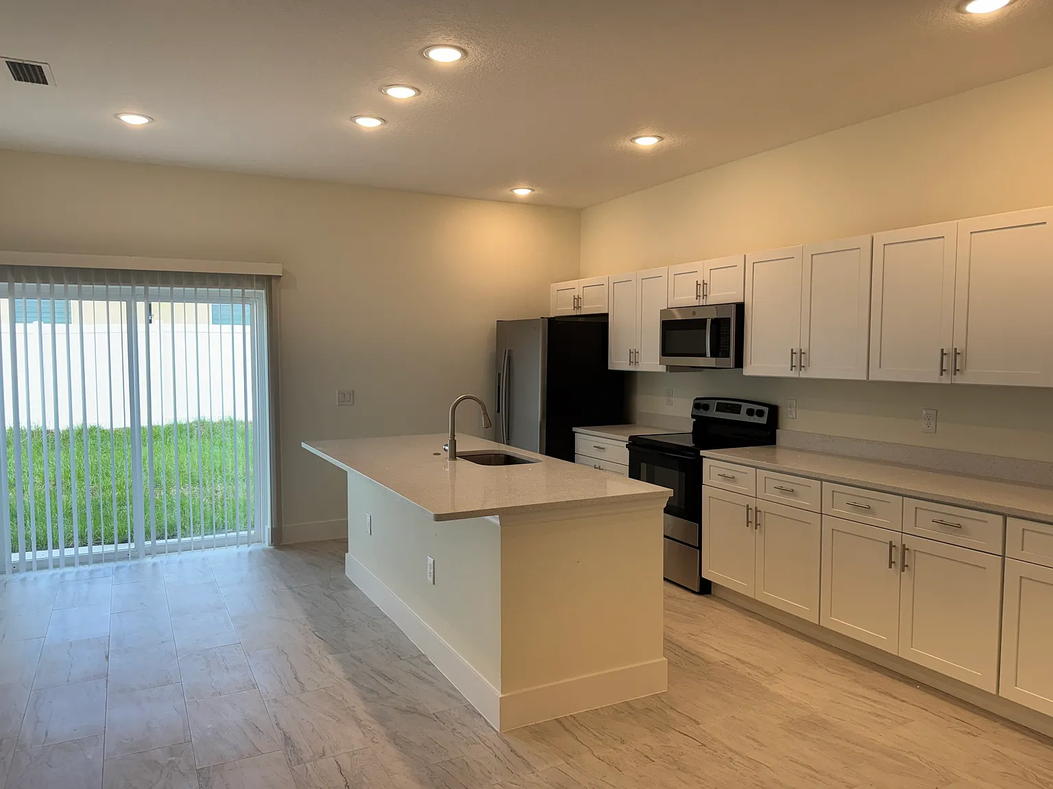 4 bed, 1750 sqft, $2,350 — Photo 3