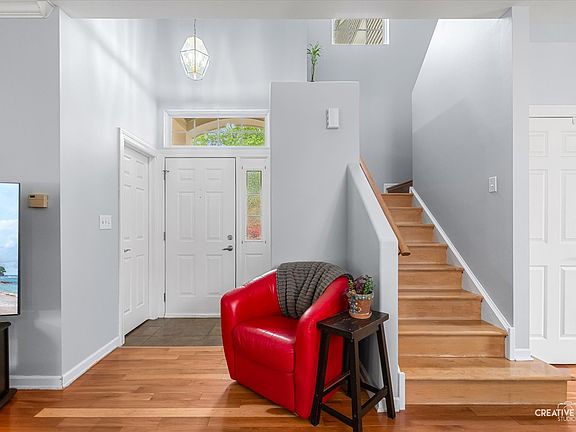 3rd image of 140 Heritage Ln